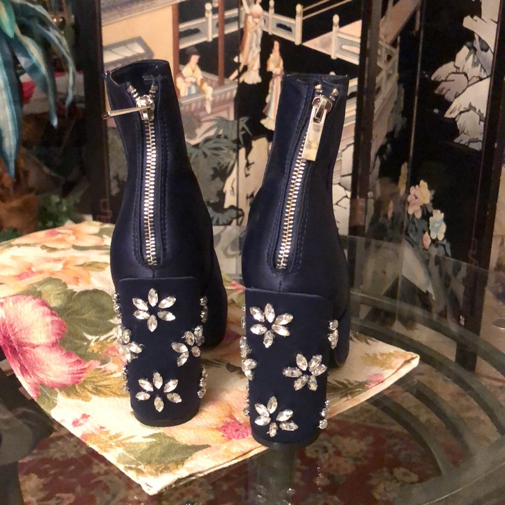 Shoes - Picture 2 of 5